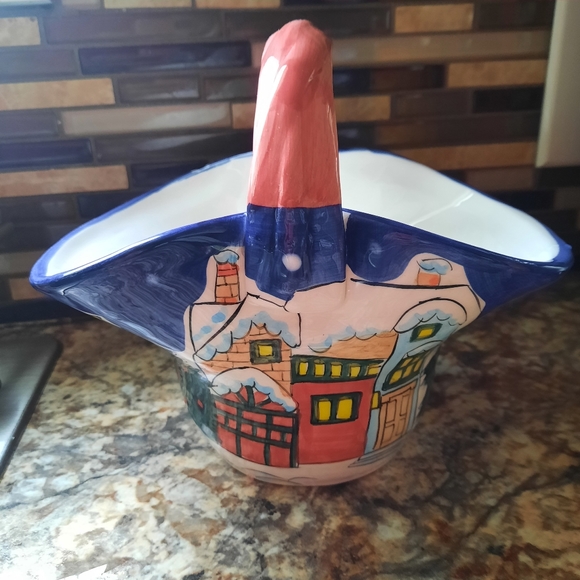 World Bazzar Ceramic Christmas Basket 7"H x 8"L x 6"W - Picture 1 of 6